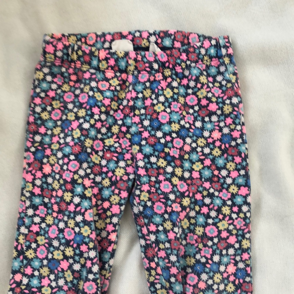 GAP Kids Flower Capri Leggings - Picture 2 of 5